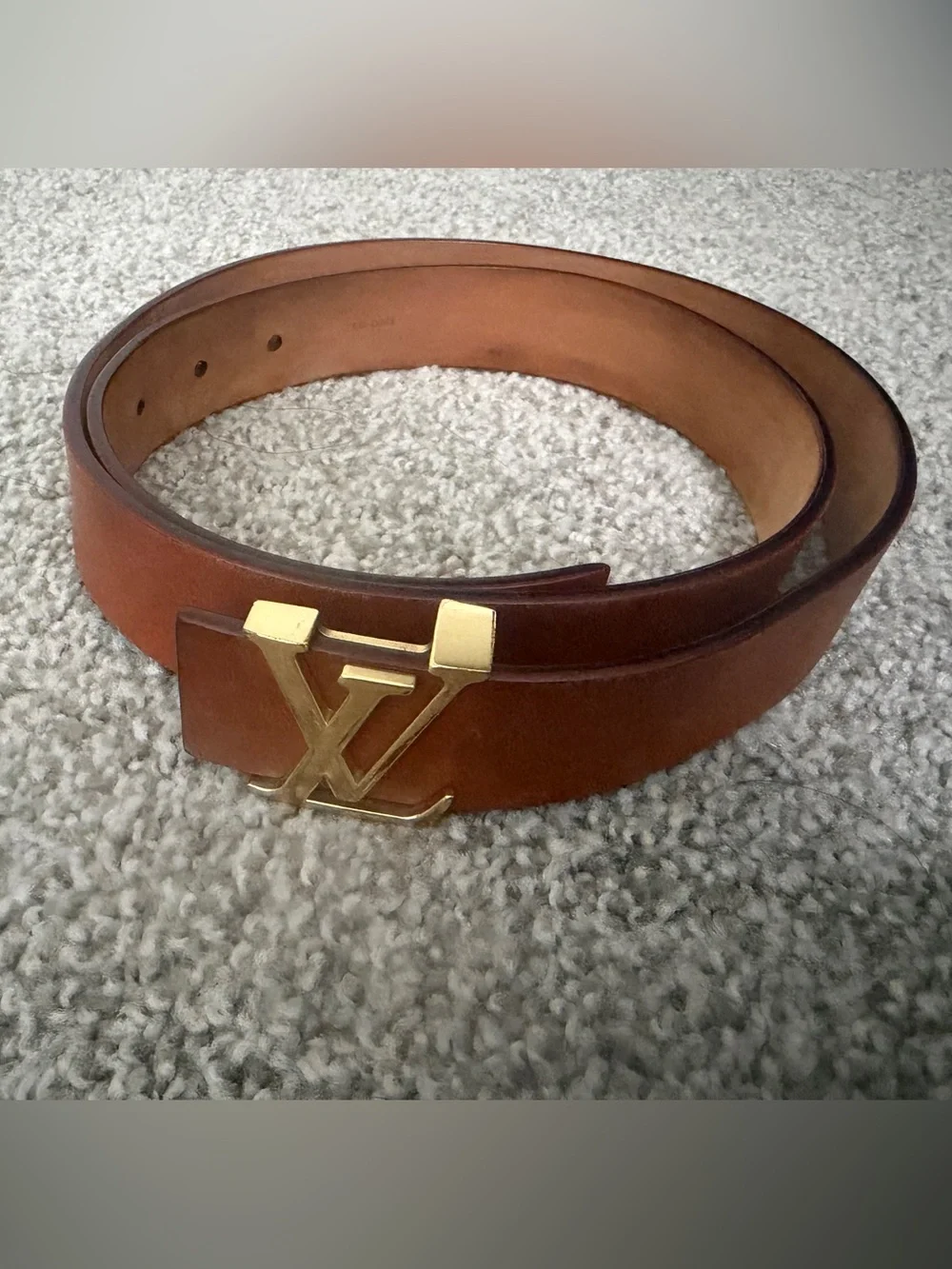 “Pre-loved” Authentic Louis Vuitton Leather Belt with Gold LV Buckle size90/36
